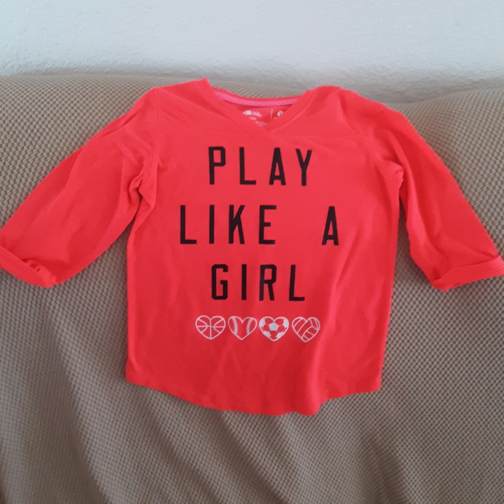 ❤🧡Girls 🍒T Shirt  size 7 .3/4  selevs